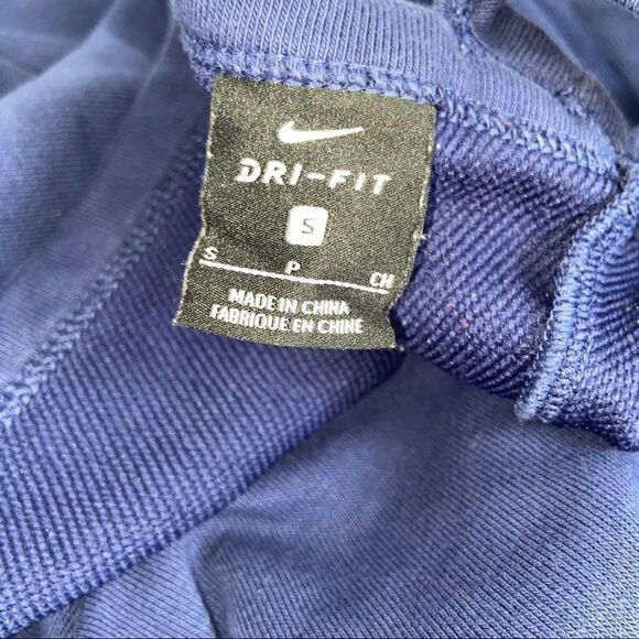 Nike Dri-Fit Versa Long Sleeve Open Back crewneck - Picture 12 of 12